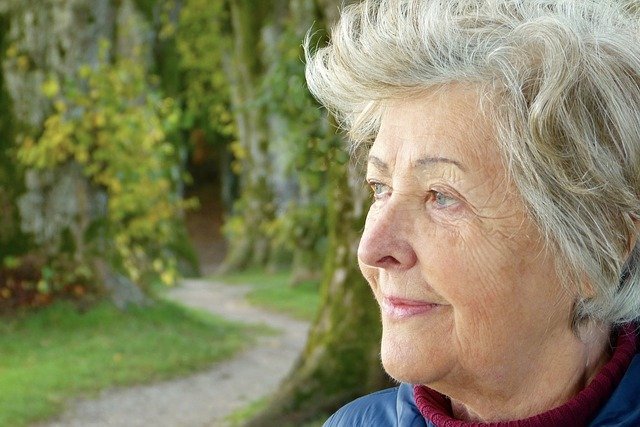 VINCULAN LA MENOPAUSIA CON EL ALZHEIMER